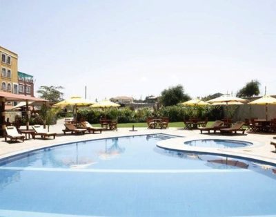 Gray’s Oak Hotel