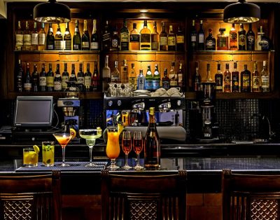 Magna Hotel and Suites