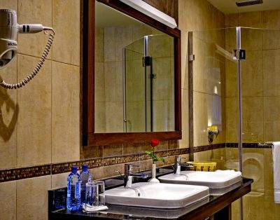 Magna Hotel and Suites